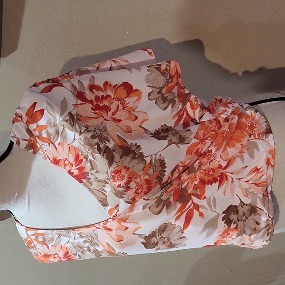 Floral & Ivy Floral V-Neck Top - Picture 3 of 10